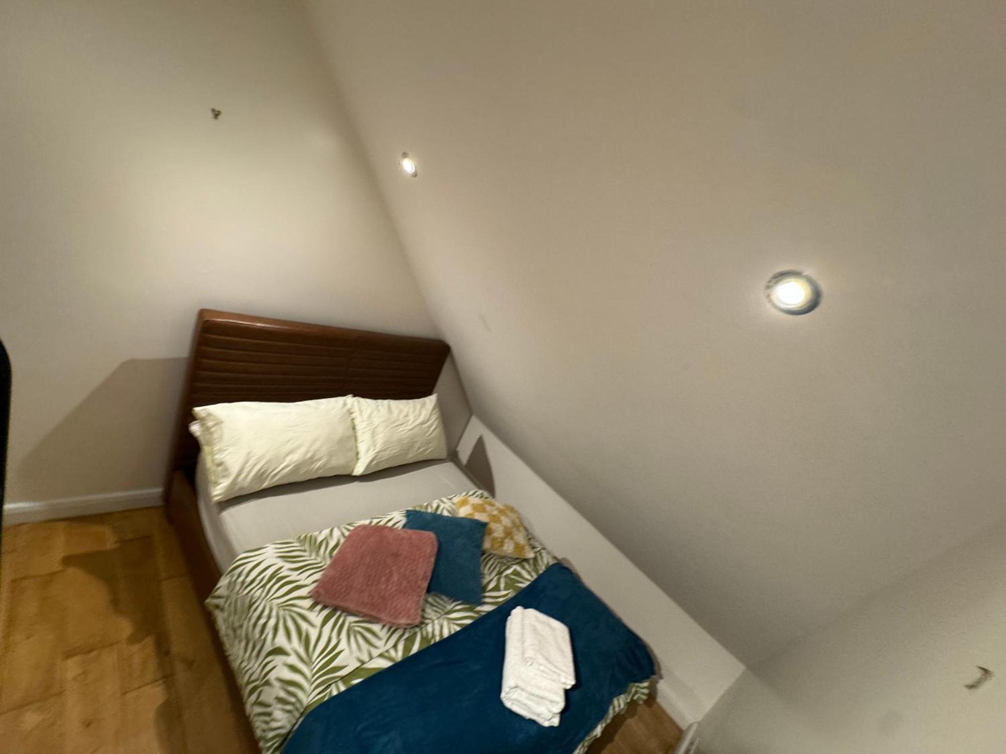 Cozy Rooms Near Central Лондон Екстериор снимка