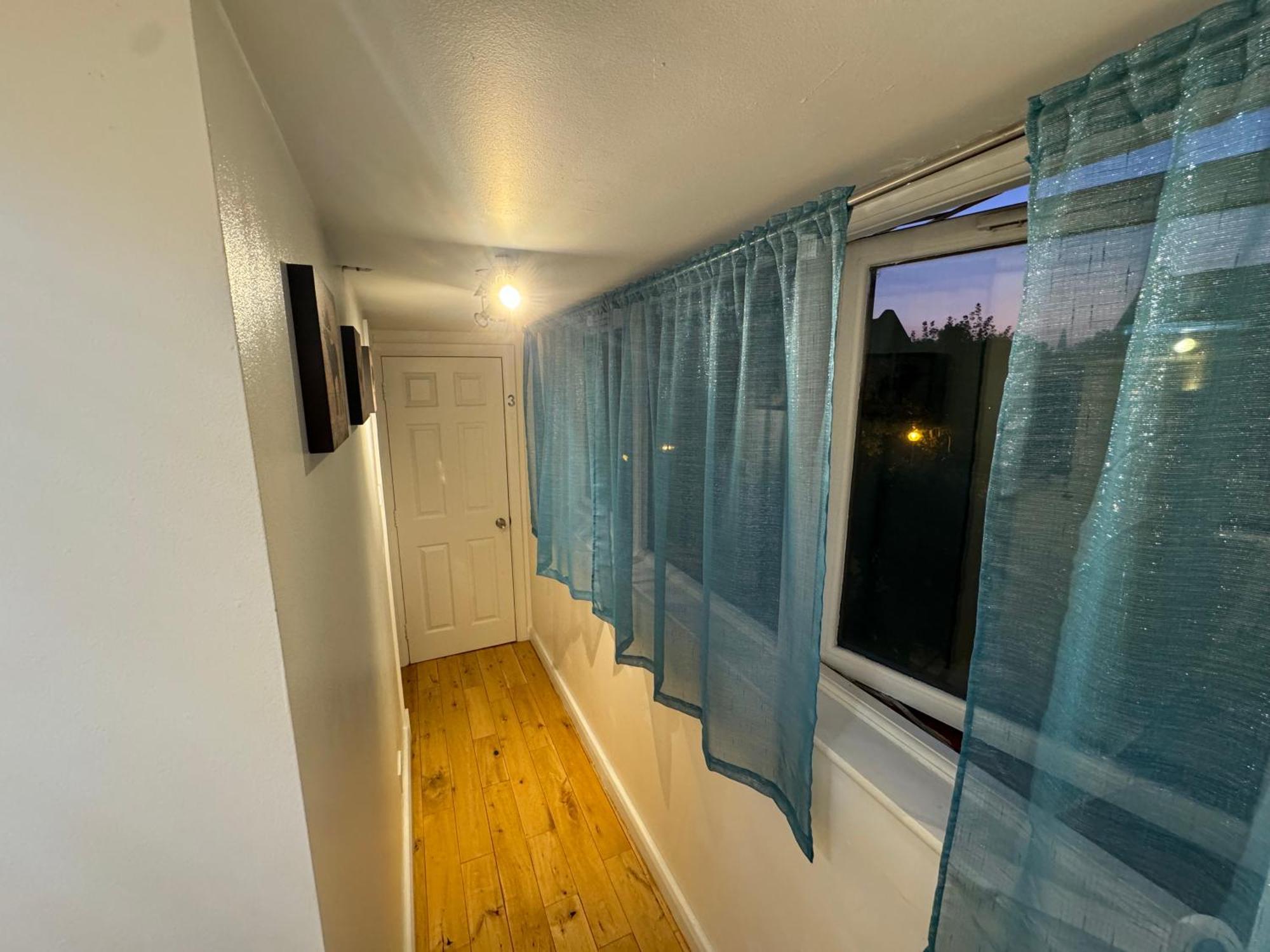 Cozy Rooms Near Central Лондон Екстериор снимка
