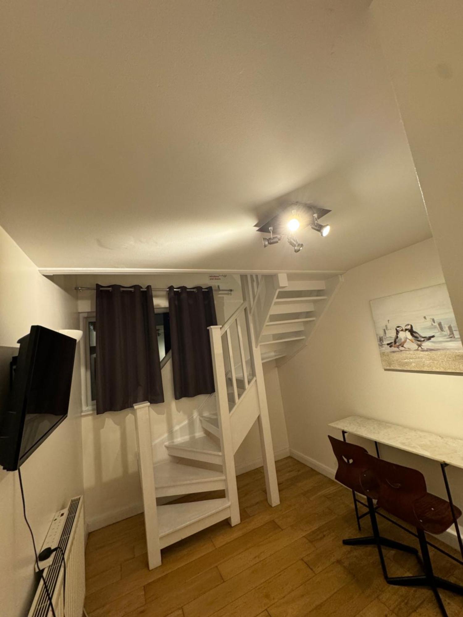 Cozy Rooms Near Central Лондон Екстериор снимка