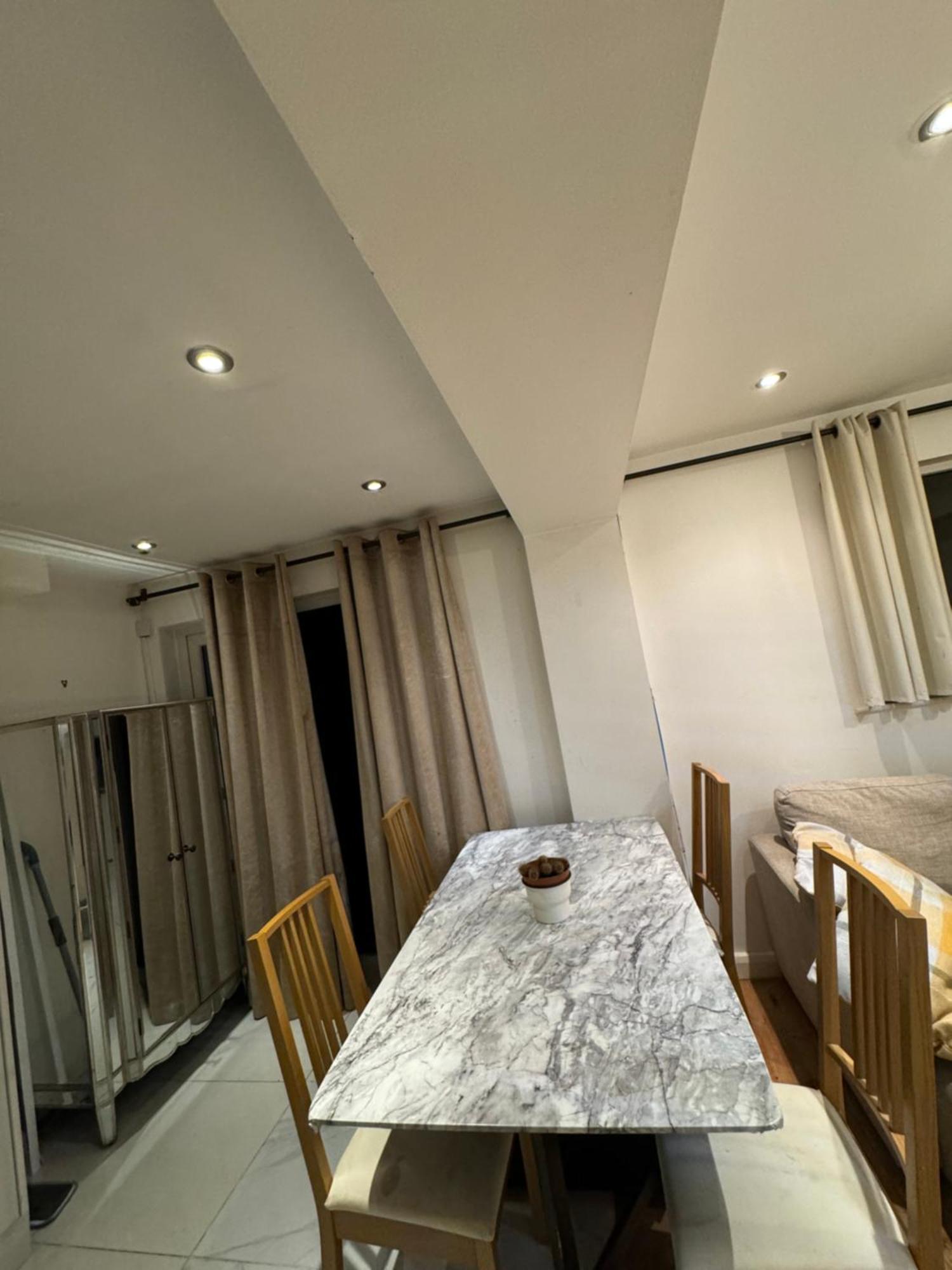 Cozy Rooms Near Central Лондон Екстериор снимка