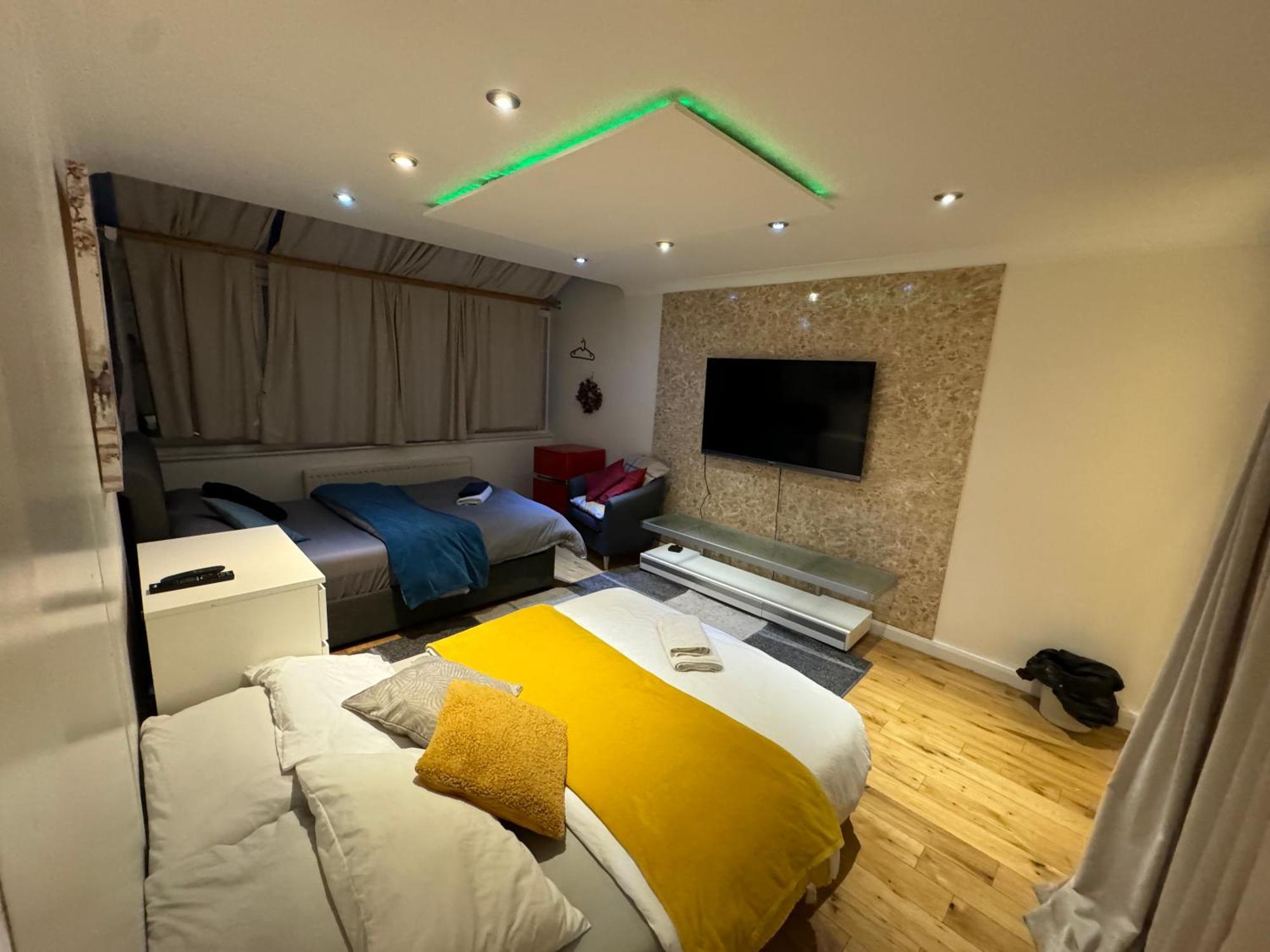 Cozy Rooms Near Central Лондон Екстериор снимка