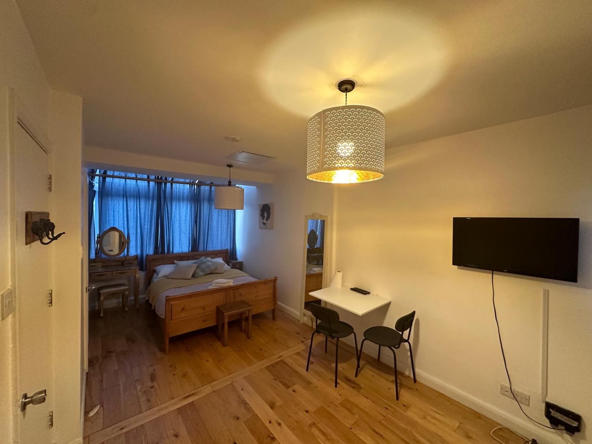 Cozy Rooms Near Central Лондон Екстериор снимка