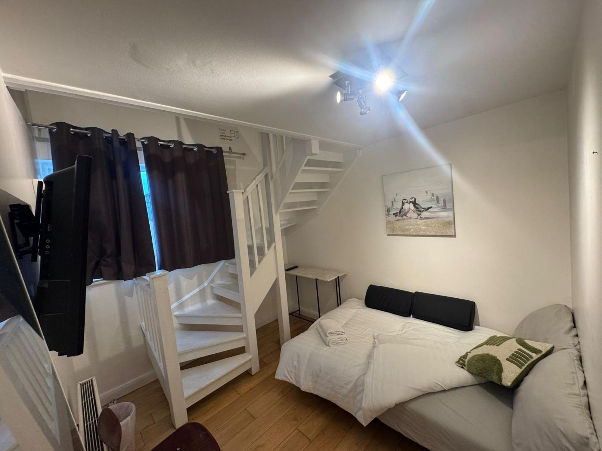 Cozy Rooms Near Central Лондон Екстериор снимка