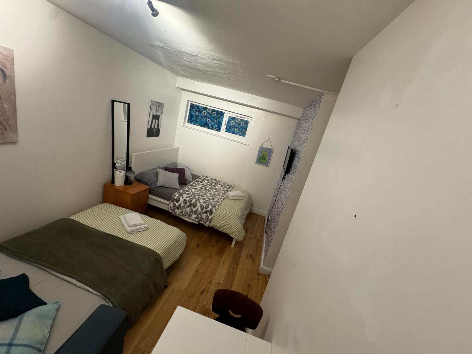 Cozy Rooms Near Central Лондон Екстериор снимка